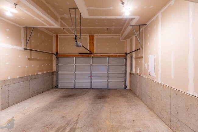 Building Photo - 2909 Chancellor's Way NE