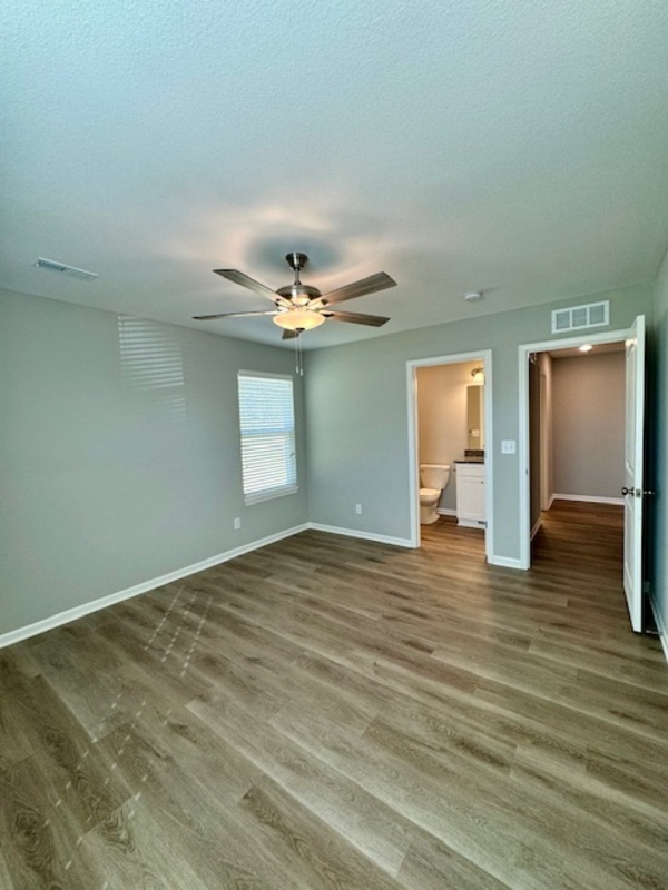 Building Photo - 905-907 Pampas Cir