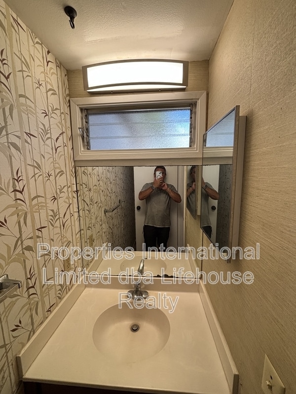 Building Photo - 95-625 Nawenewene Circle - 312