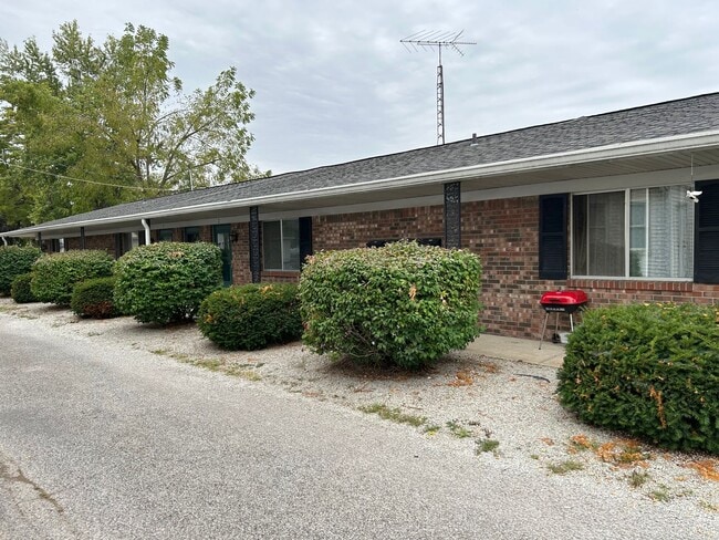 Building Photo - 321 E Mechanic St