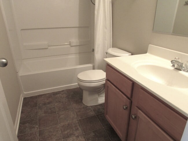 Building Photo - 2502 Evergreen Cir
