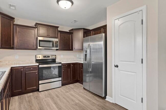 Building Photo - 202 Breakwater Dr