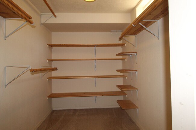 Building Photo - 3123 W Bismark Ave