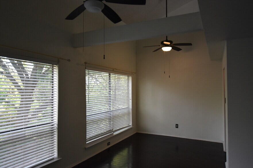 Building Photo - 6718 Eastridge Dr