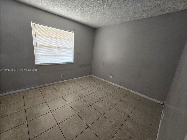Building Photo - 95 NE 41st St