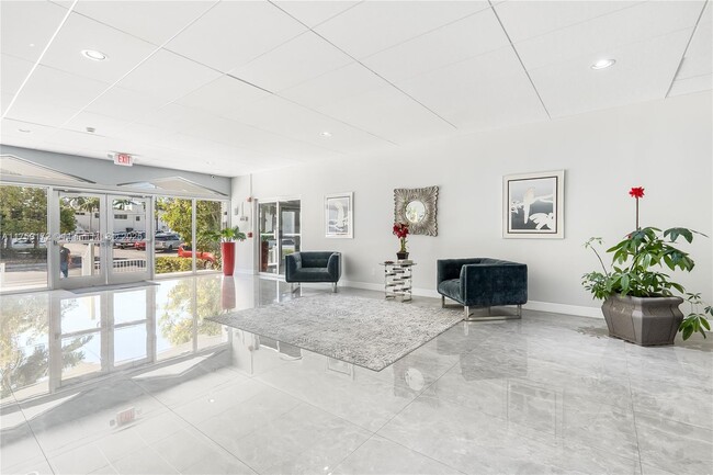 Building Photo - 9700 W Bay Harbor Dr