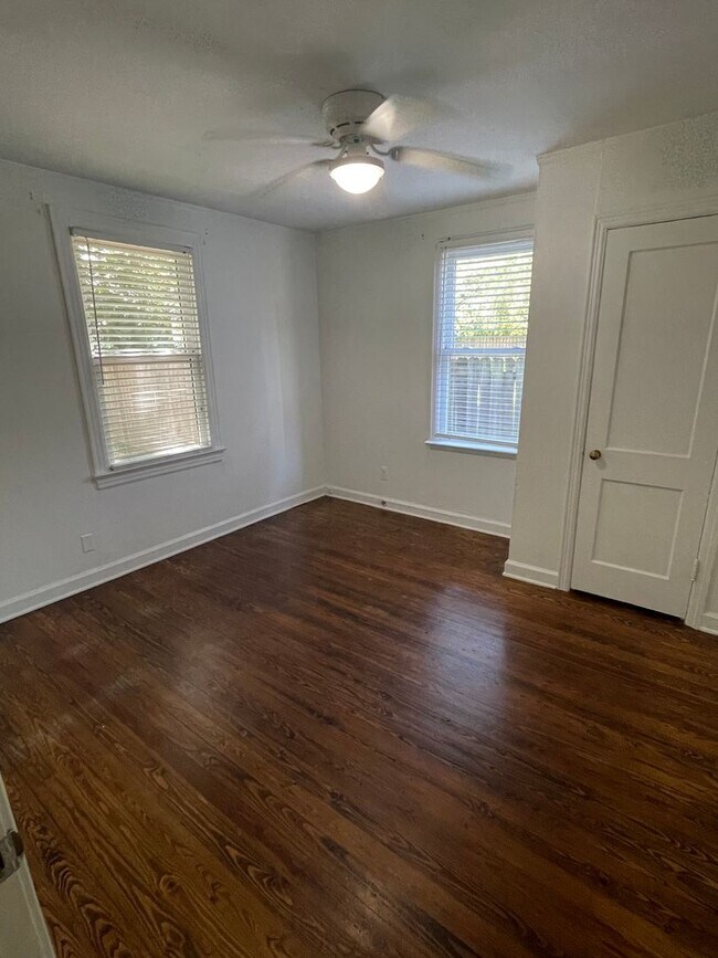 Building Photo - 3BD/1BA Home located Near U of M!