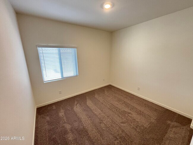 Building Photo - 675 N Crowned Dove Trail