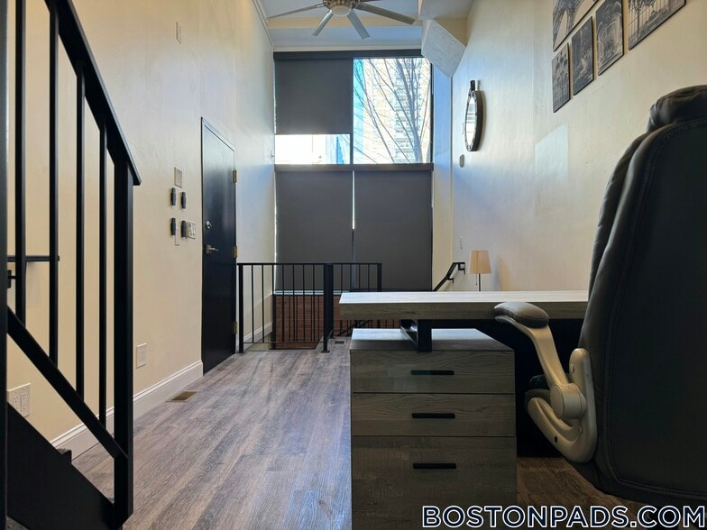 Building Photo - 1028a Commonwealth Ave