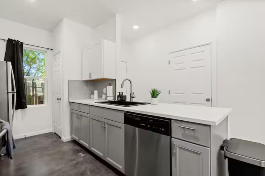 Building Photo - 1835 Dawson St