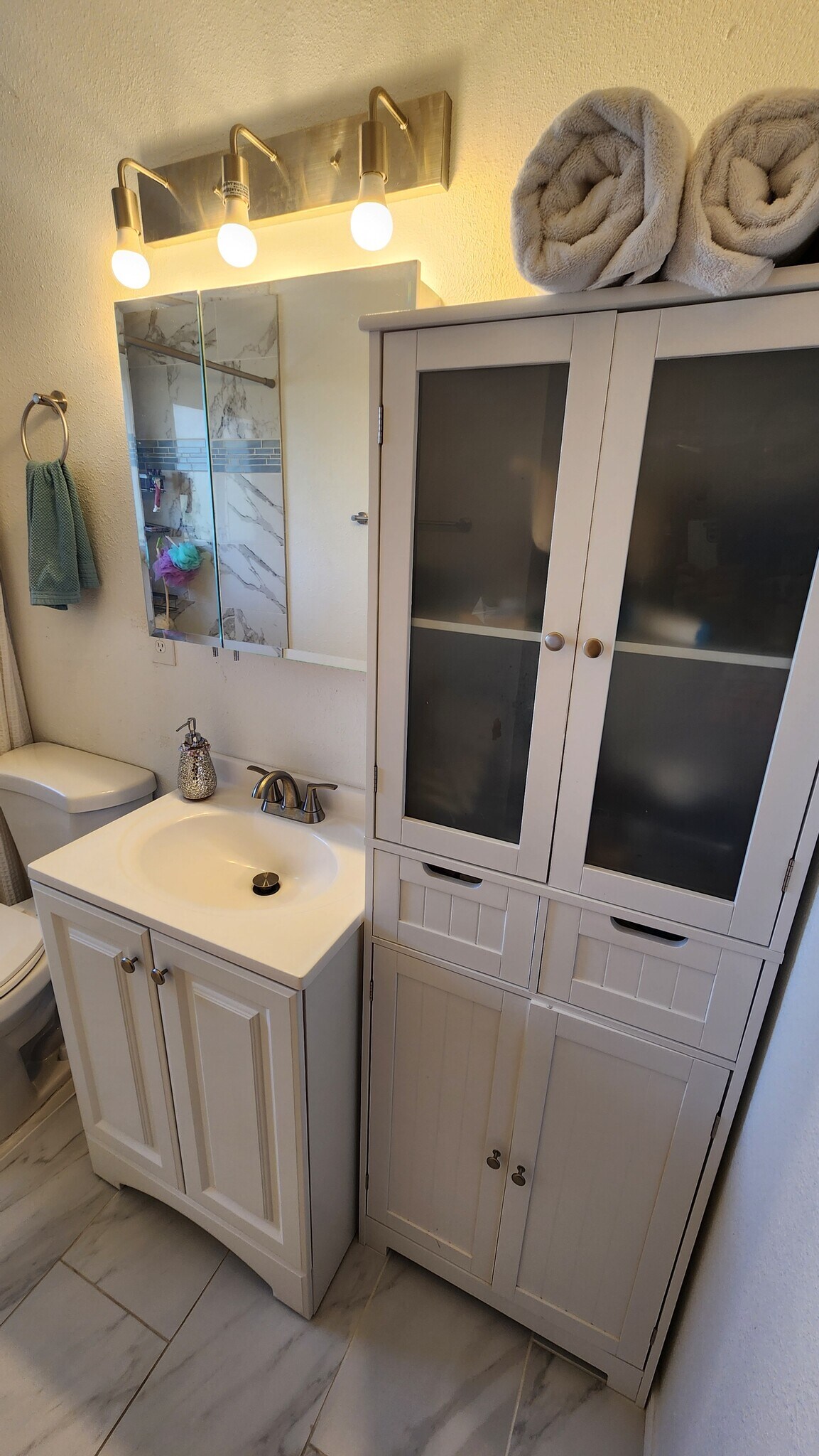 Bathroom 1 - 2228 Fernwood Drive