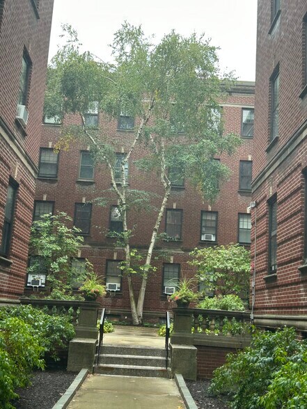 Building Photo - 36 Linnaean St