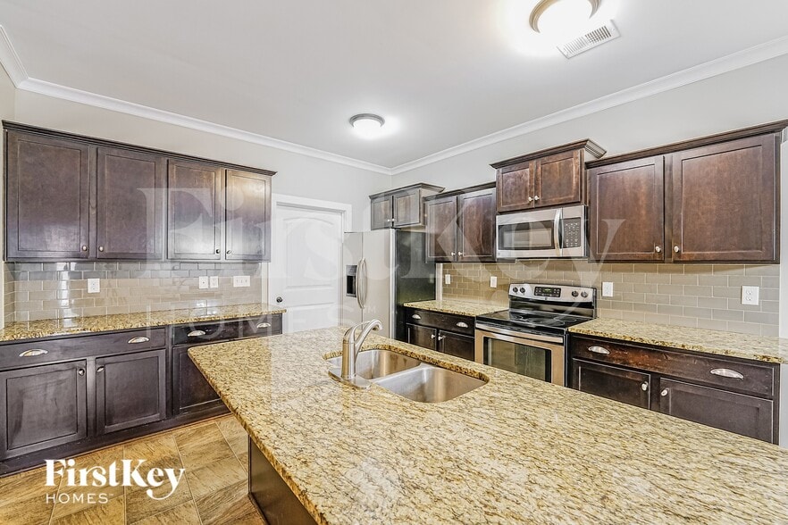 Building Photo - 6366 Cove Ln