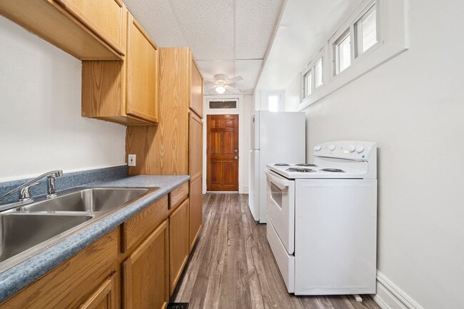 Building Photo - Fresh 3 bedroom home in Jeannette availabl...