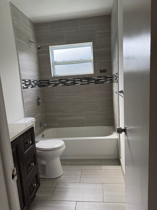 Building Photo - 3430 N 65th Ave