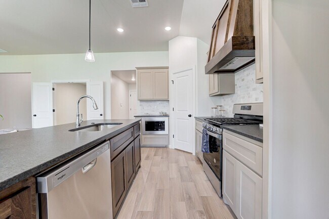 Building Photo - Brand New Home in Mustang!