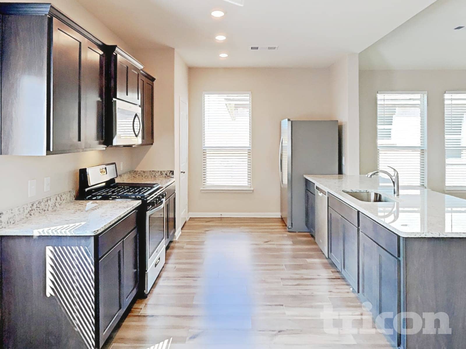 Building Photo - 900 Clark Dr