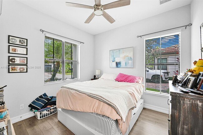 Building Photo - 8855 Watercrest Cir W