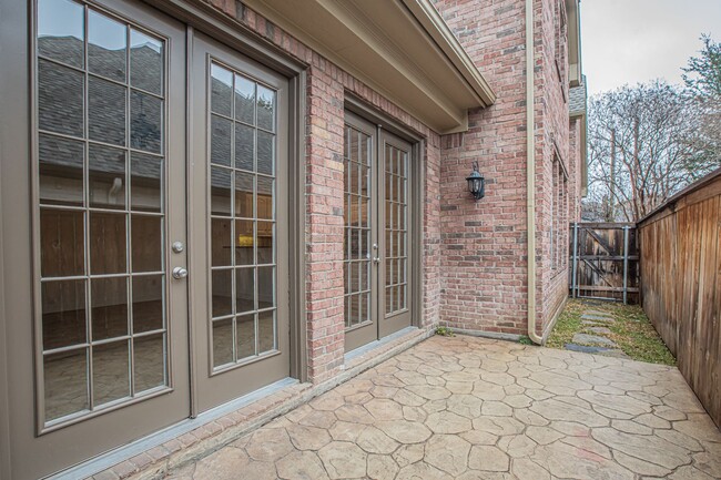 Building Photo - Luxury Three Bedroom Duplex in Arlington H...