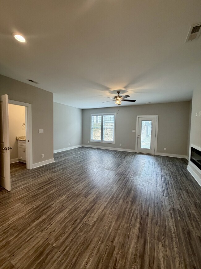 Building Photo - 52 Cuddington Ln