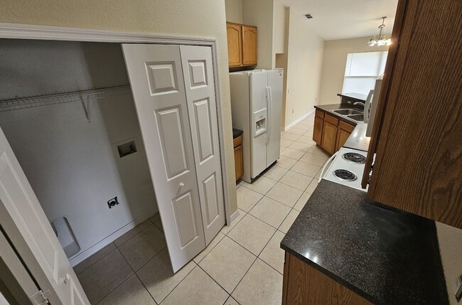 Building Photo - Albatross Dr-539