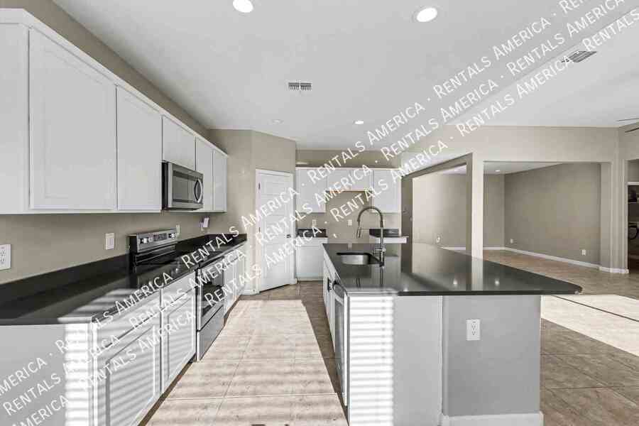 Building Photo - 17028 N Palo Verde St