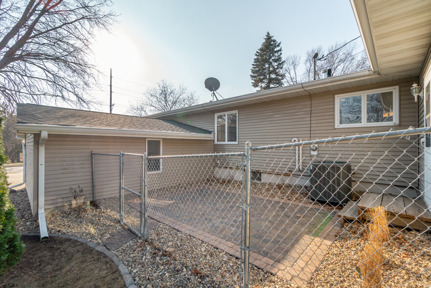 Fenced Brick Patio - 318 Highland Dr