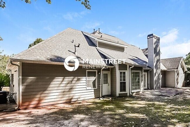 Building Photo - 5 Bedroom Pet-Friendly Home in Fayetteville, GA with Main Street Renewal
