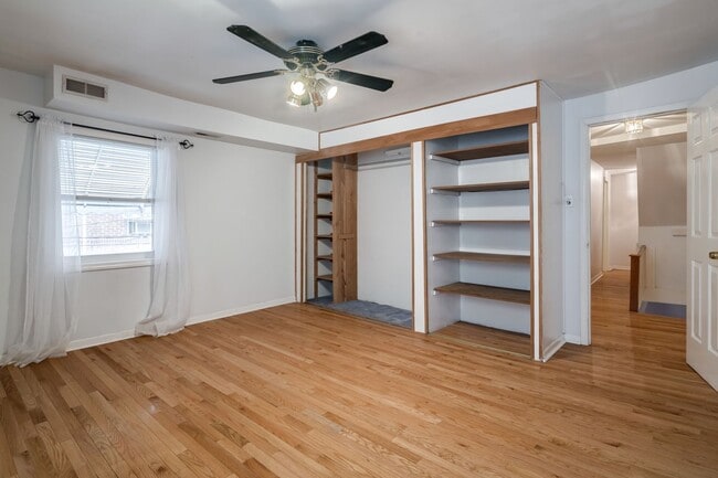 Building Photo - Three Bedroom South Philadelphia Home