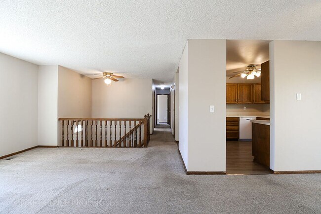 Building Photo - Beautiful 2 Story Home in Loveland