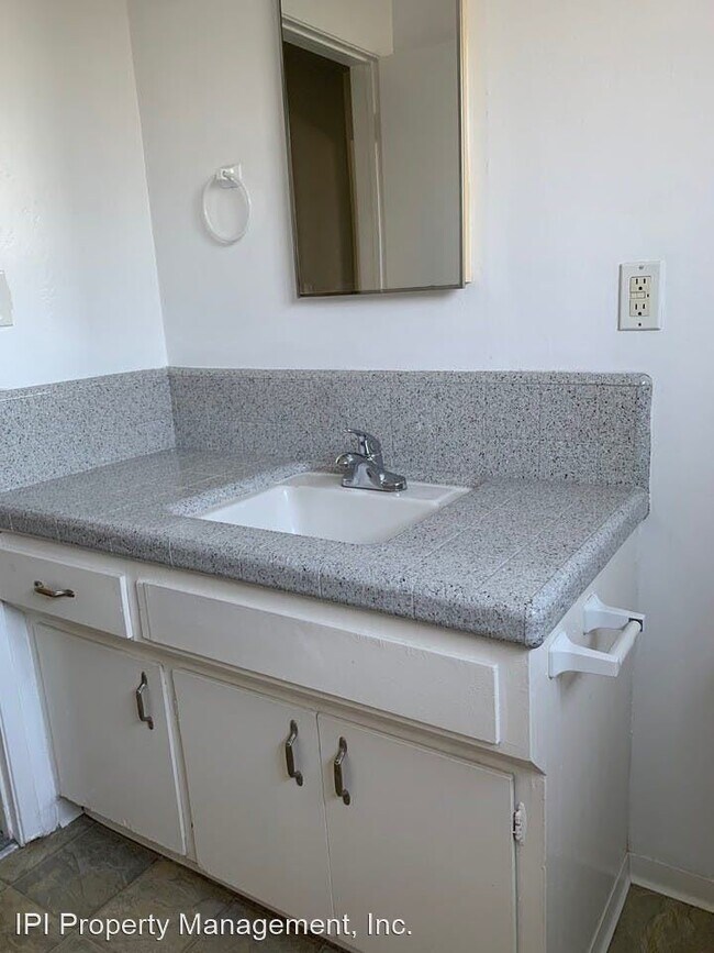 Building Photo - 2656-2658 C St