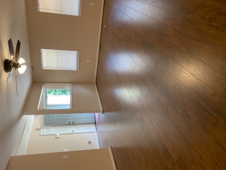 Building Photo - 420 Oscar St