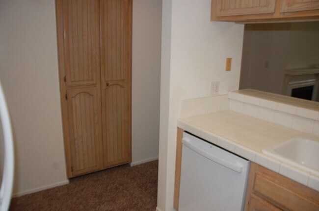 Building Photo - Two Bedroom Goleta Condo