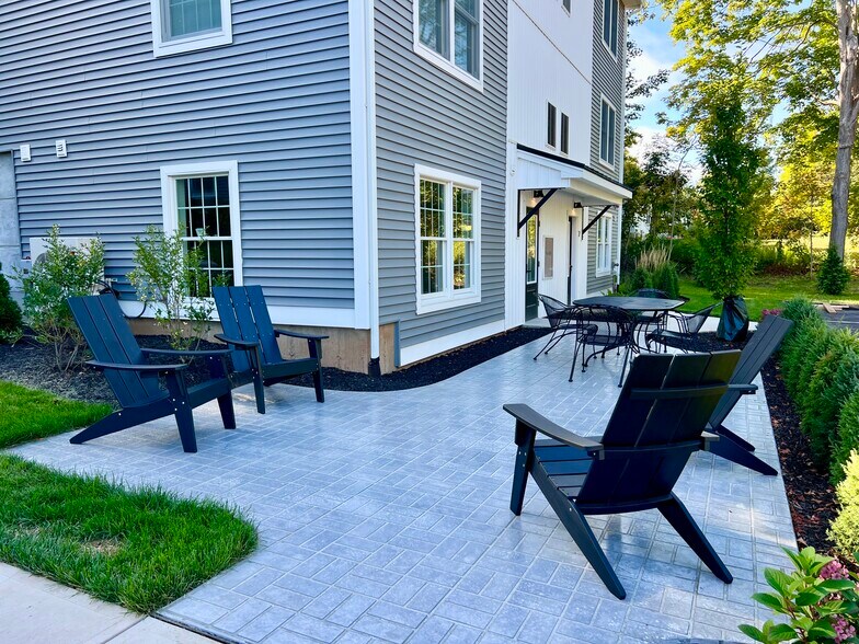 Building Photo - 179 Butternut St