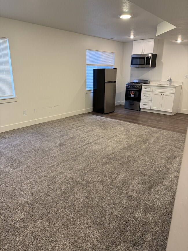 Building Photo - 728 N 160 E