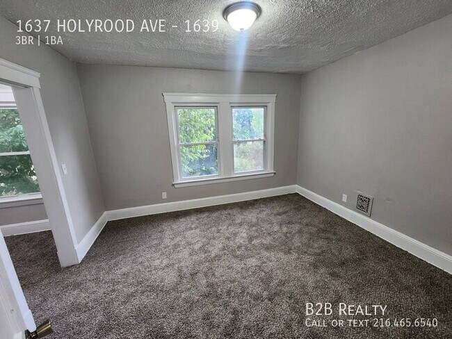 Building Photo - 1637 Holyrood Rd