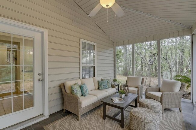 Building Photo - 3 Bedroom, 2.5 Bathroom Townhome in Ellington Woods - Mt Pleasant