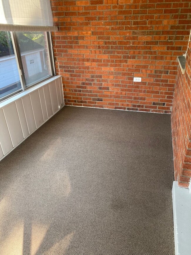 Building Photo - Downtown Birmingham Two Bedroom Unit