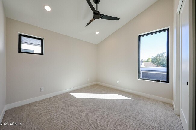 Building Photo - 6314 N 10th Dr