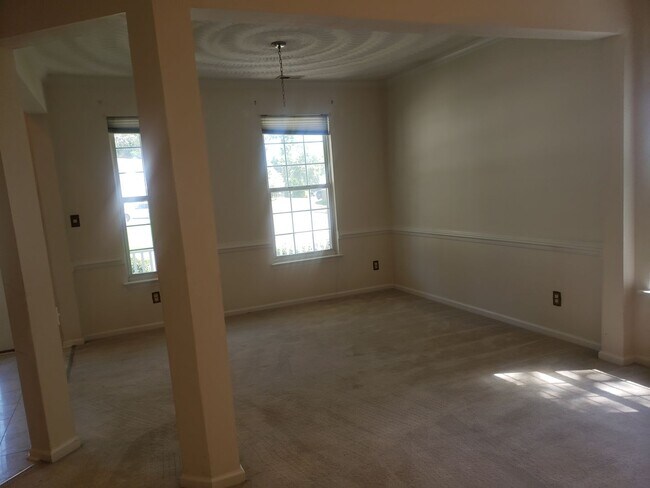 Building Photo - 4115 Bishops Pl