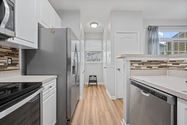 Building Photo - 556 Rhapsody Ct