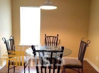 Building Photo - 440 Woodlawn Ave NW