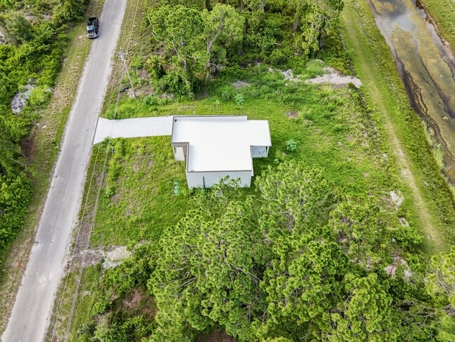 Building Photo - 757 Joponica Ave S
