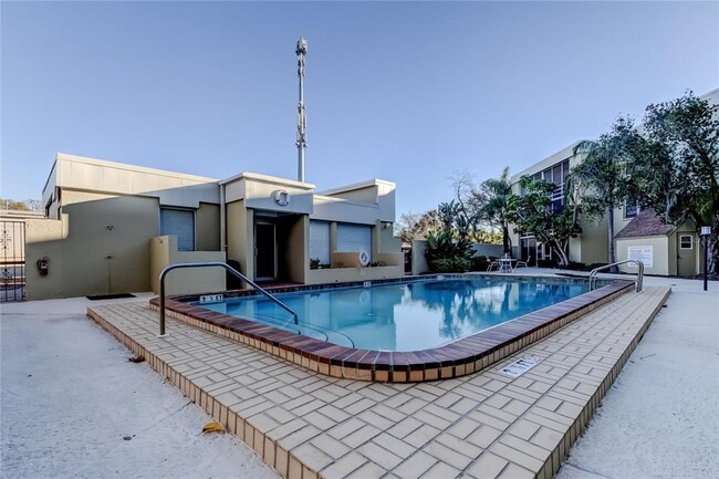 Building Photo - 2302 S Manhattan Ave