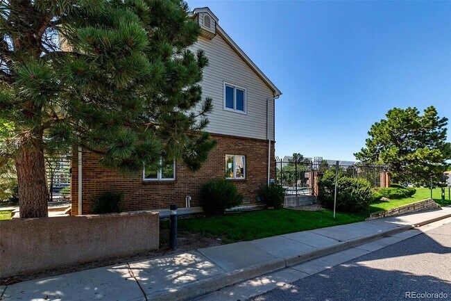 Building Photo - 4676 S Dillon Ct