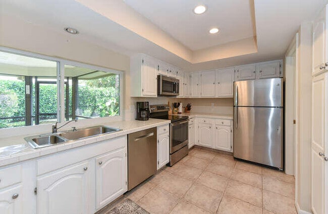 Building Photo - 493 Forestview Dr