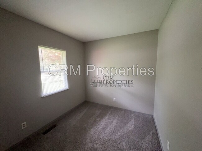 Building Photo - 212 Southlea Dr