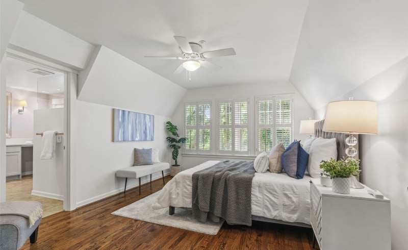 Building Photo - 1340 Bellevue Way SE