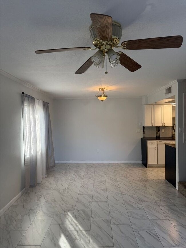 Building Photo - Fantastic 3/3 Townhome in Windsor Pines, Kissimmee