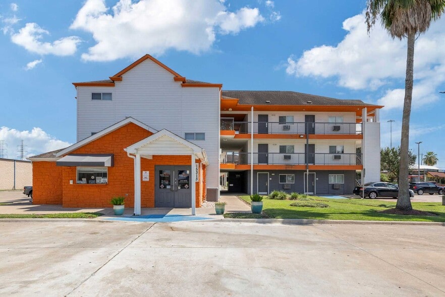 Exterior – Main Entrance - Siegel Select Houston